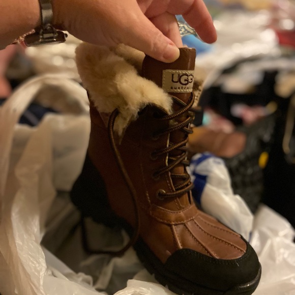 Kids size 2 ugg boots - Picture 5 of 6